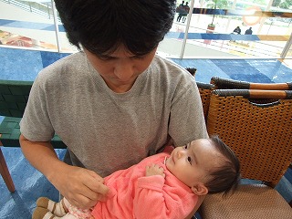 日増しに増える微笑み（上の写真の場合は、ほんのちょっとだけですが）